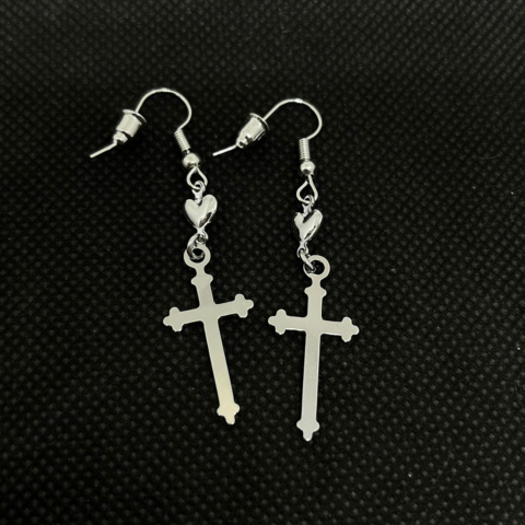 vn1355 pendientes cruz y corazones