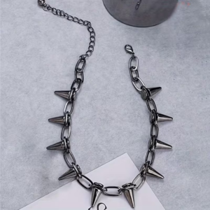 vn1359 collar cadena con spikes negro/plateado