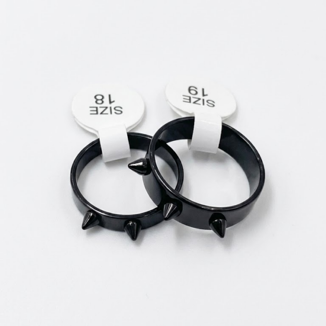 vn1430 anillo negro acero con spikes