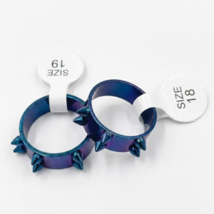 vn1431 anillo tornasol azul acero con spikes